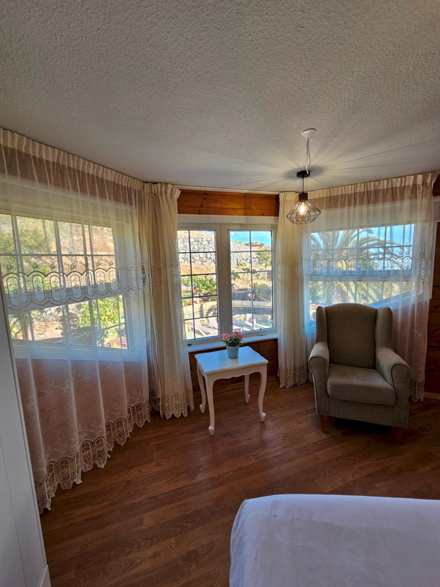 Villa Carlitos Vistas Al Mar Y A La Montana 아데제 외부 사진