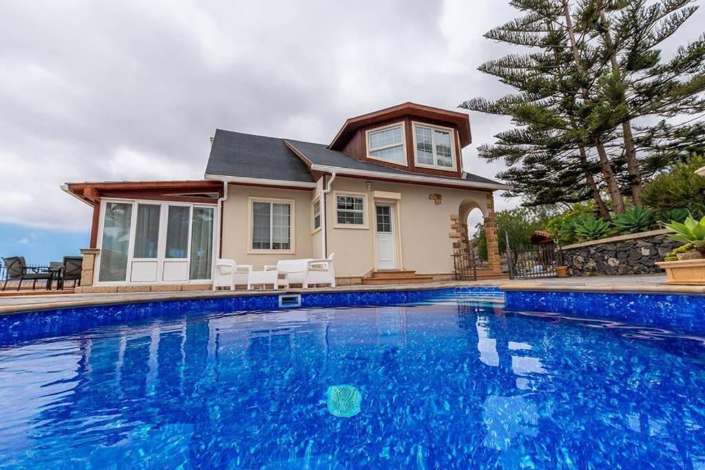 Villa Carlitos Vistas Al Mar Y A La Montana 아데제 외부 사진