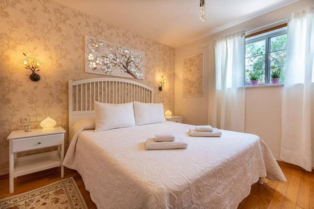 Villa Carlitos Vistas Al Mar Y A La Montana 아데제 외부 사진